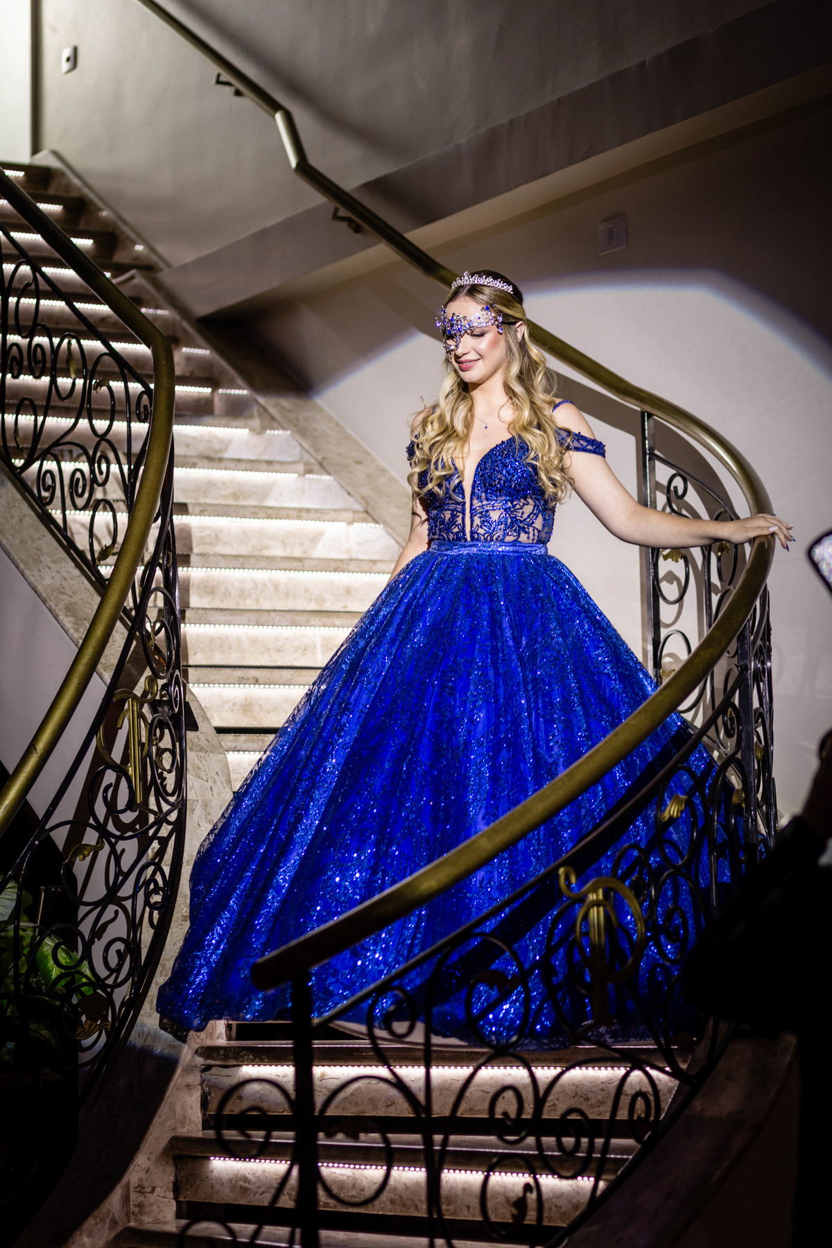 15anos, debutante, festade15anos, xvanos, decoracaode15anos, festaglam, decoracaomoderna, neonparty, festasofisticada, fotografiadeeventos, eventos15anos, decoracaodebutante, partydecor, cenário, brilho, requinte, estilo, decoração, vestido, balada, cenár