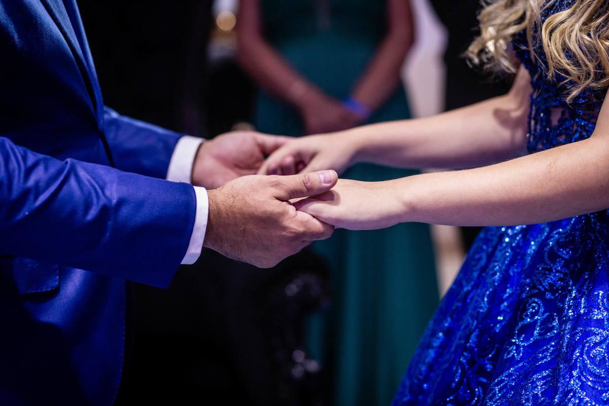 15anos, debutante, festade15anos, xvanos, decoracaode15anos, festaglam, decoracaomoderna, neonparty, festasofisticada, fotografiadeeventos, eventos15anos, decoracaodebutante, partydecor, cenário, brilho, requinte, estilo, decoração, vestido, balada, cenár