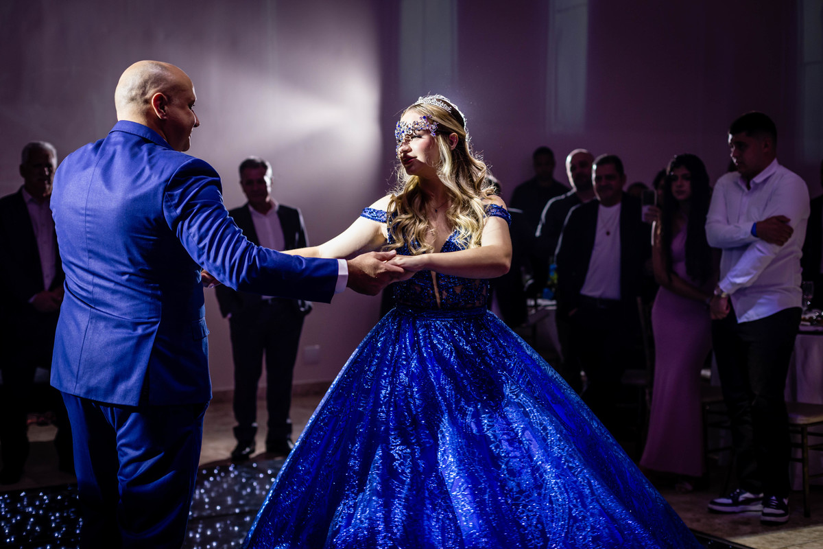 15anos, debutante, festade15anos, xvanos, decoracaode15anos, festaglam, decoracaomoderna, neonparty, festasofisticada, fotografiadeeventos, eventos15anos, decoracaodebutante, partydecor, cenário, brilho, requinte, estilo, decoração, vestido, balada, cenár