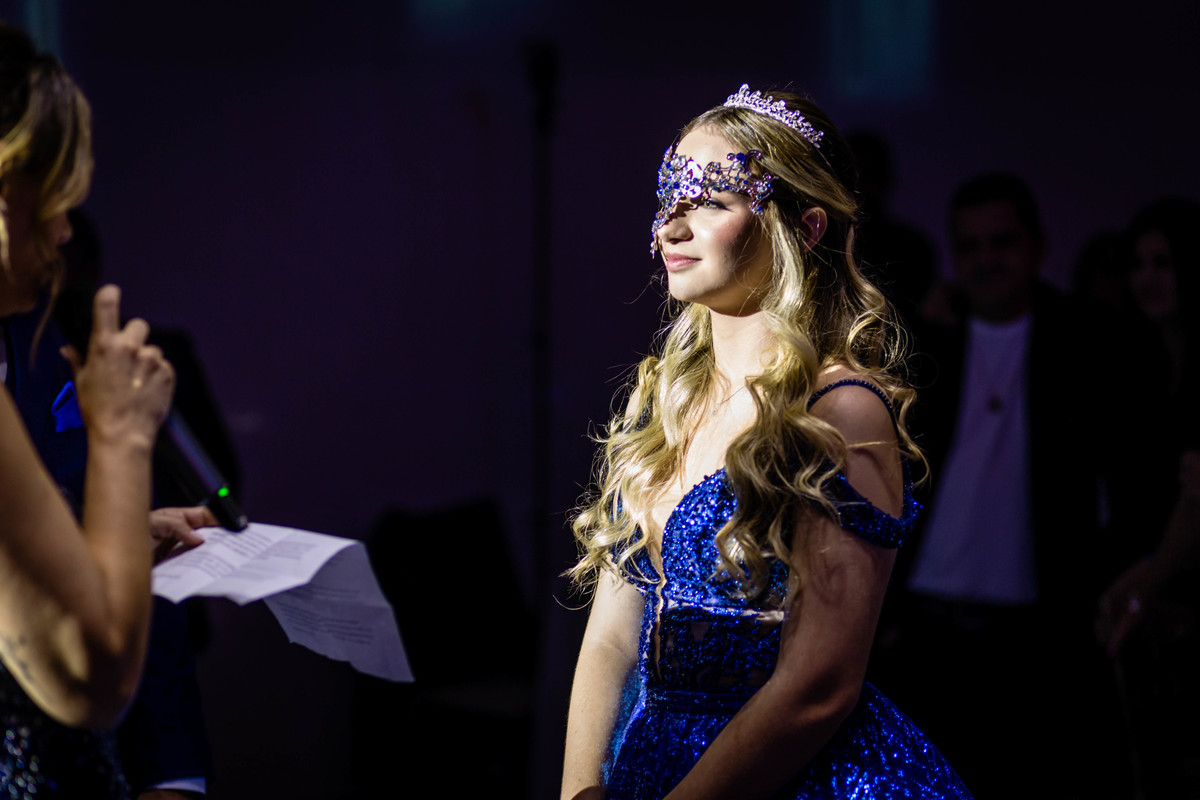 15anos, debutante, festade15anos, xvanos, decoracaode15anos, festaglam, decoracaomoderna, neonparty, festasofisticada, fotografiadeeventos, eventos15anos, decoracaodebutante, partydecor, cenário, brilho, requinte, estilo, decoração, vestido, balada, cenár