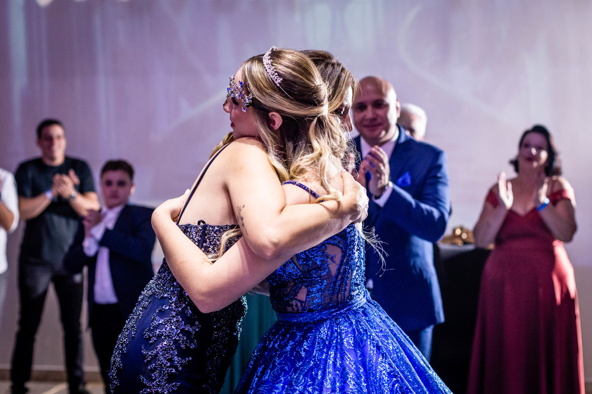 15anos, debutante, festade15anos, xvanos, decoracaode15anos, festaglam, decoracaomoderna, neonparty, festasofisticada, fotografiadeeventos, eventos15anos, decoracaodebutante, partydecor, cenário, brilho, requinte, estilo, decoração, vestido, balada, cenár