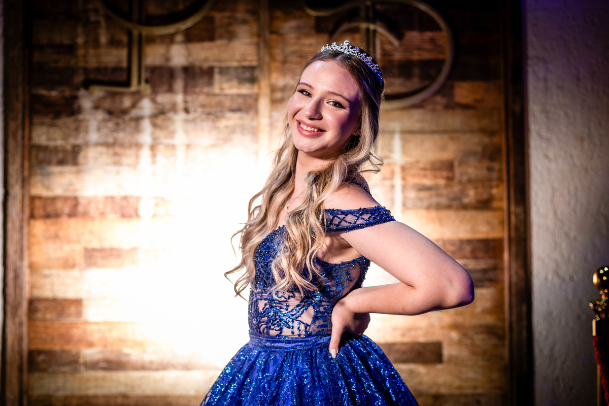 15anos, debutante, festade15anos, xvanos, decoracaode15anos, festaglam, decoracaomoderna, neonparty, festasofisticada, fotografiadeeventos, eventos15anos, decoracaodebutante, partydecor, cenário, brilho, requinte, estilo, decoração, vestido, balada, cenár