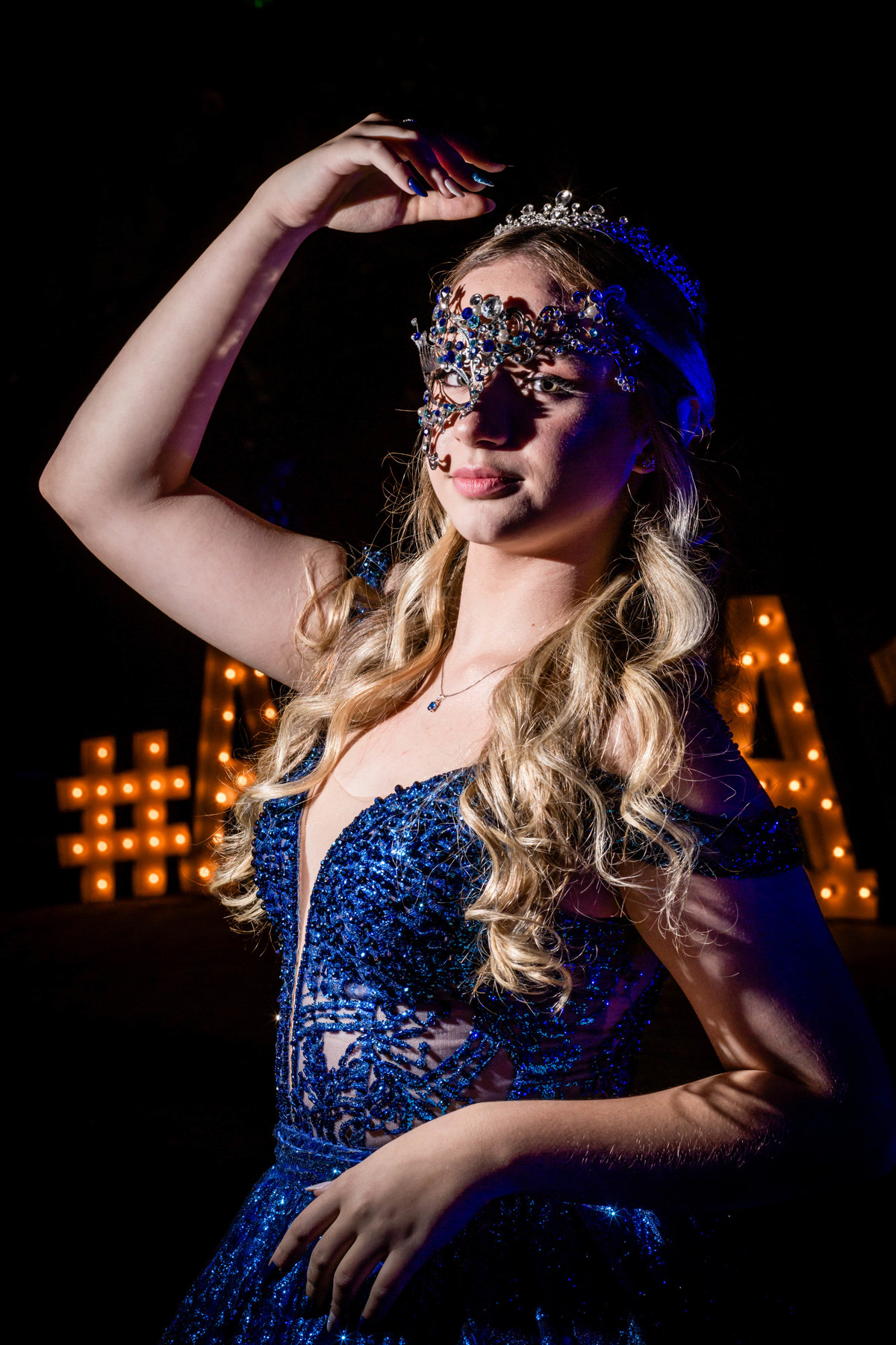 15anos, debutante, festade15anos, xvanos, decoracaode15anos, festaglam, decoracaomoderna, neonparty, festasofisticada, fotografiadeeventos, eventos15anos, decoracaodebutante, partydecor, cenário, brilho, requinte, estilo, decoração, vestido, balada, cenár