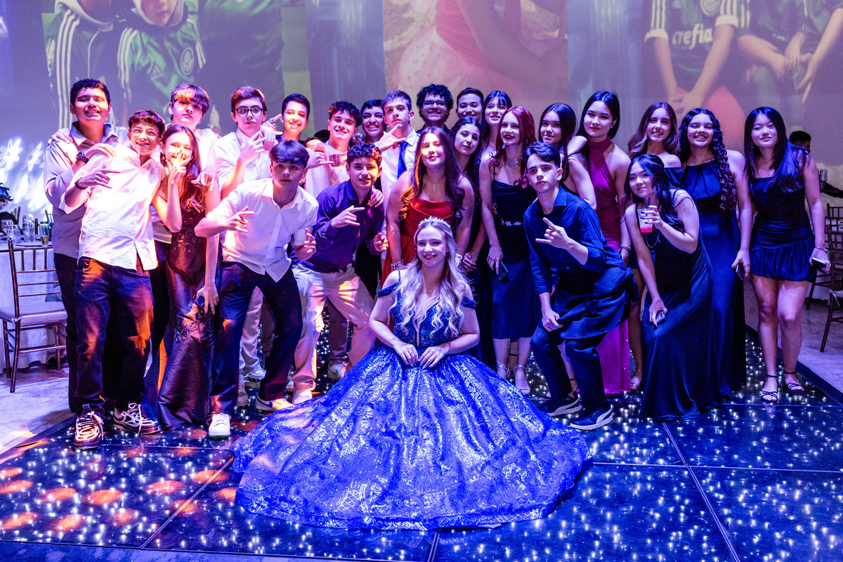 15anos, debutante, festade15anos, xvanos, decoracaode15anos, festaglam, decoracaomoderna, neonparty, festasofisticada, fotografiadeeventos, eventos15anos, decoracaodebutante, partydecor, cenário, brilho, requinte, estilo, decoração, vestido, balada, cenár