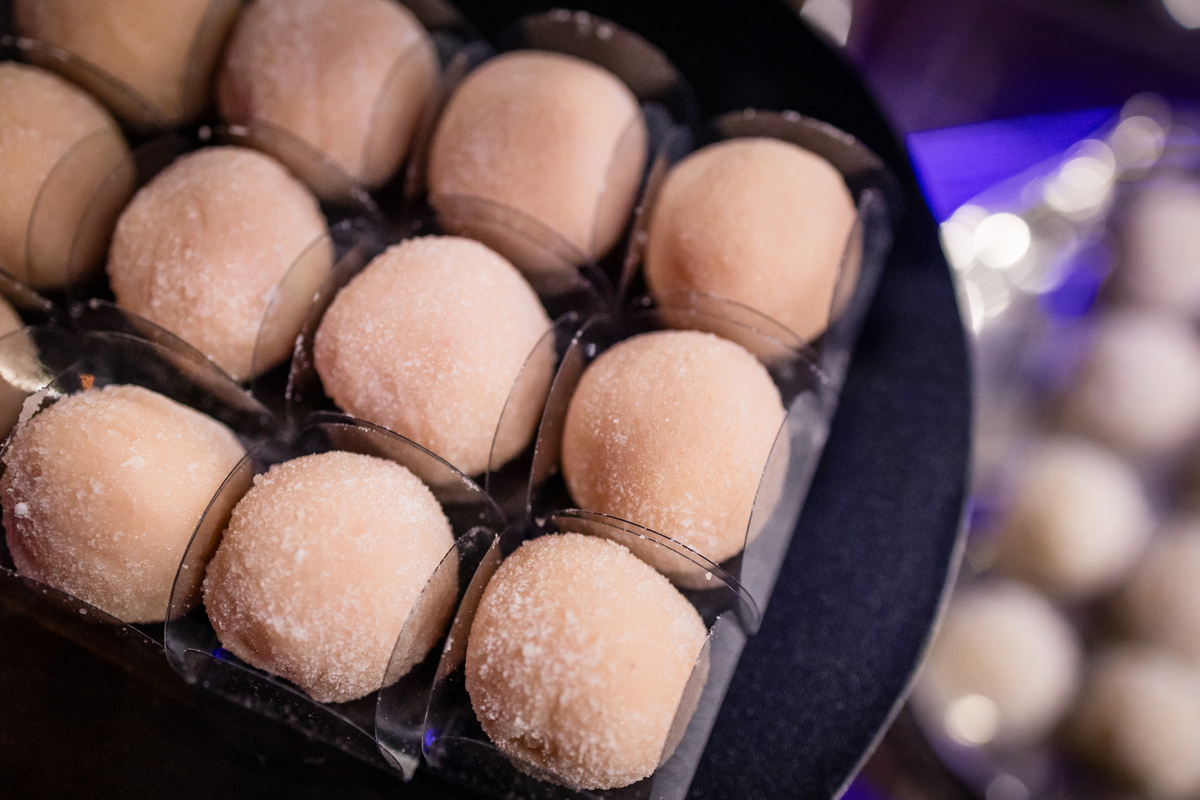 15anos, debutante, festade15anos, xvanos, decoracaode15anos, festaglam, decoracaomoderna, neonparty, festasofisticada, fotografiadeeventos, eventos15anos, decoracaodebutante, partydecor, cenário, brilho, requinte, estilo, decoração, vestido, balada