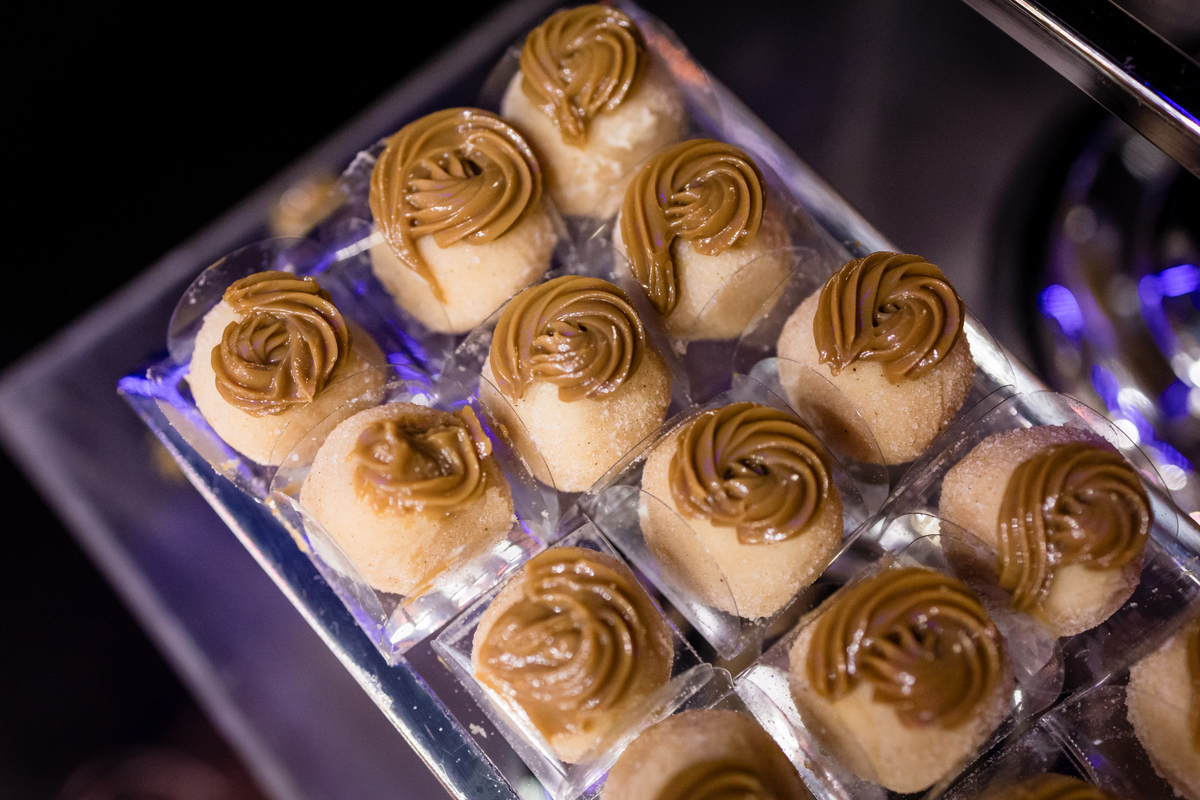 15anos, debutante, festade15anos, xvanos, decoracaode15anos, festaglam, decoracaomoderna, neonparty, festasofisticada, fotografiadeeventos, eventos15anos, decoracaodebutante, partydecor, cenário, brilho, requinte, estilo, decoração, vestido, balada