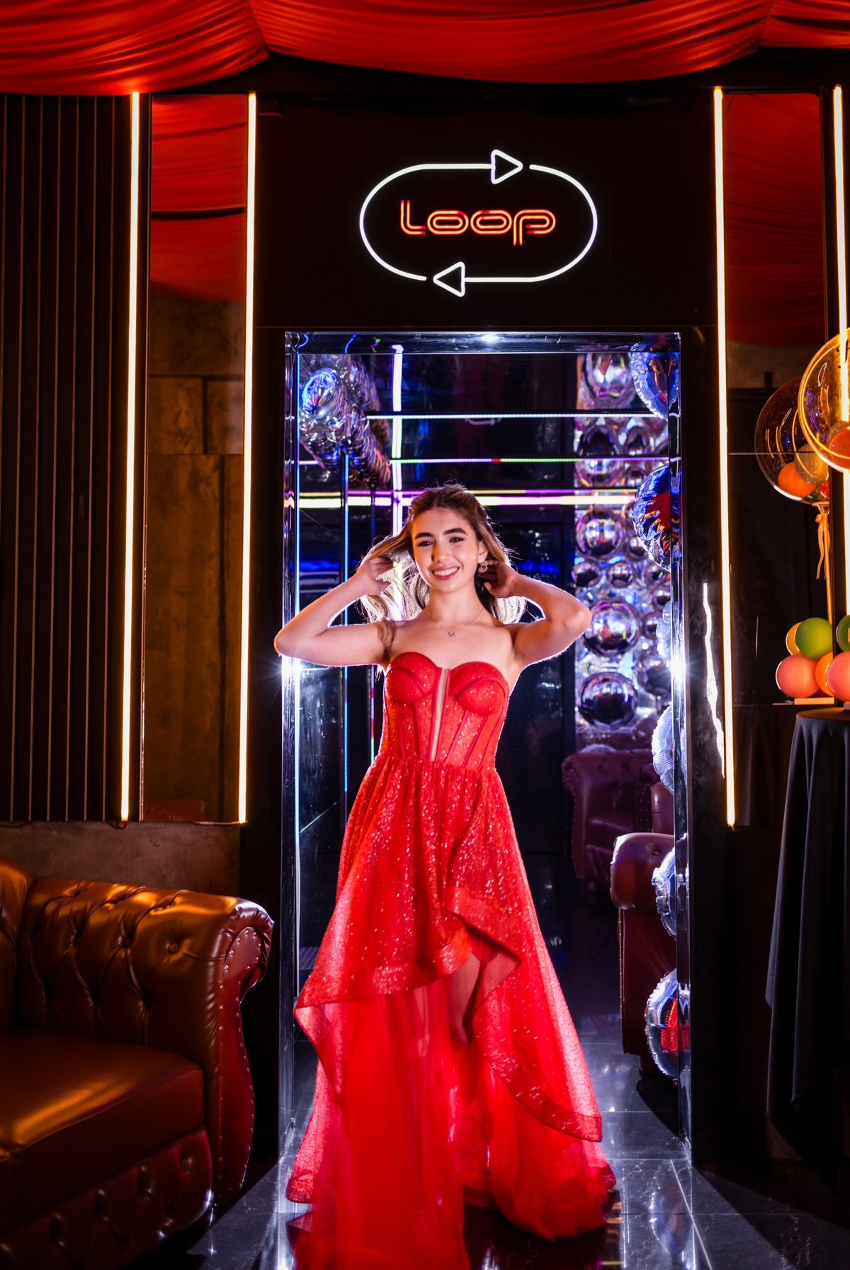 15anos, debutante, festade15anos, xvanos, decoracaode15anos, festaglam, decoracaomoderna, neonparty, festasofisticada, fotografiadeeventos, eventos15anos, decoracaodebutante, partydecor, cenário, brilho, requinte, estilo, decoração, vestido, balada