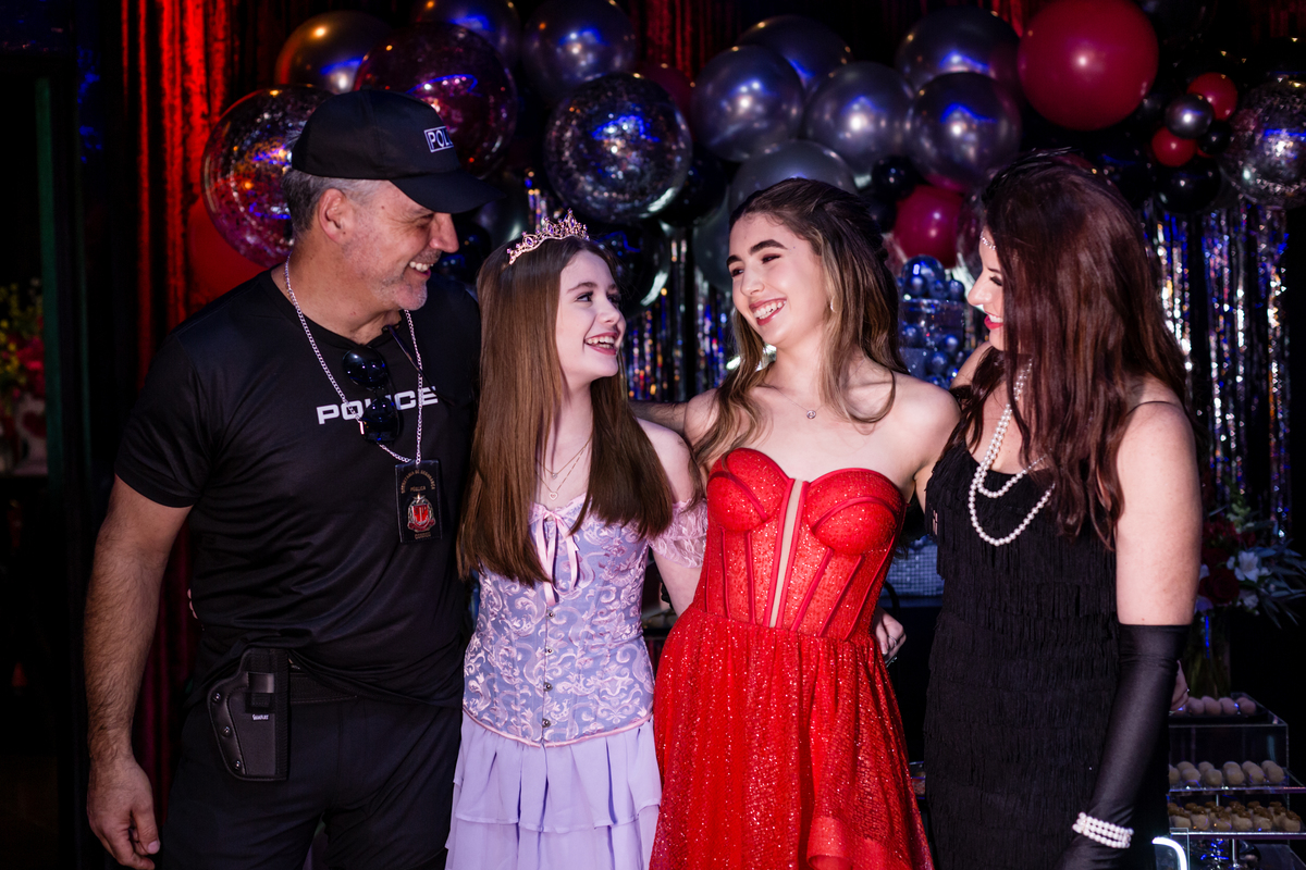 15anos, debutante, festade15anos, xvanos, decoracaode15anos, festaglam, decoracaomoderna, neonparty, festasofisticada, fotografiadeeventos, eventos15anos, decoracaodebutante, partydecor, cenário, brilho, requinte, estilo, decoração, vestido, balada