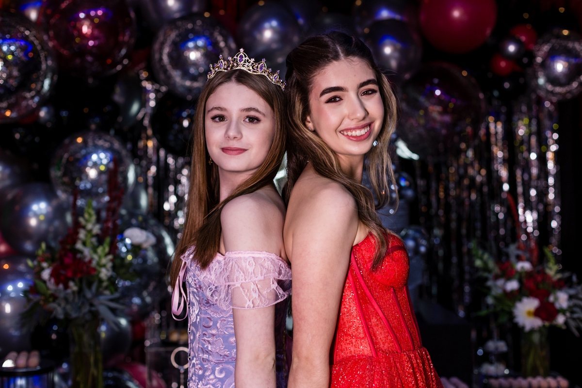 15anos, debutante, festade15anos, xvanos, decoracaode15anos, festaglam, decoracaomoderna, neonparty, festasofisticada, fotografiadeeventos, eventos15anos, decoracaodebutante, partydecor, cenário, brilho, requinte, estilo, decoração, vestido, balada