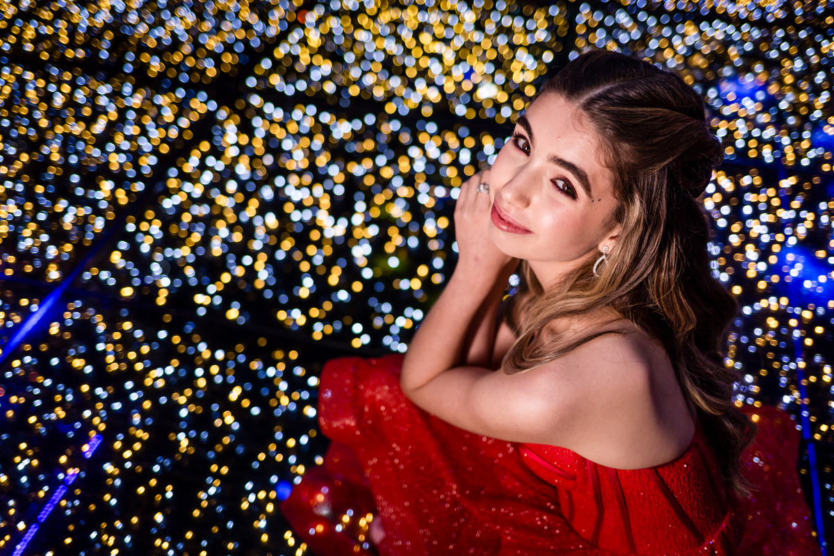 15anos, debutante, festade15anos, xvanos, decoracaode15anos, festaglam, decoracaomoderna, neonparty, festasofisticada, fotografiadeeventos, eventos15anos, decoracaodebutante, partydecor, cenário, brilho, requinte, estilo, decoração, vestido, balada