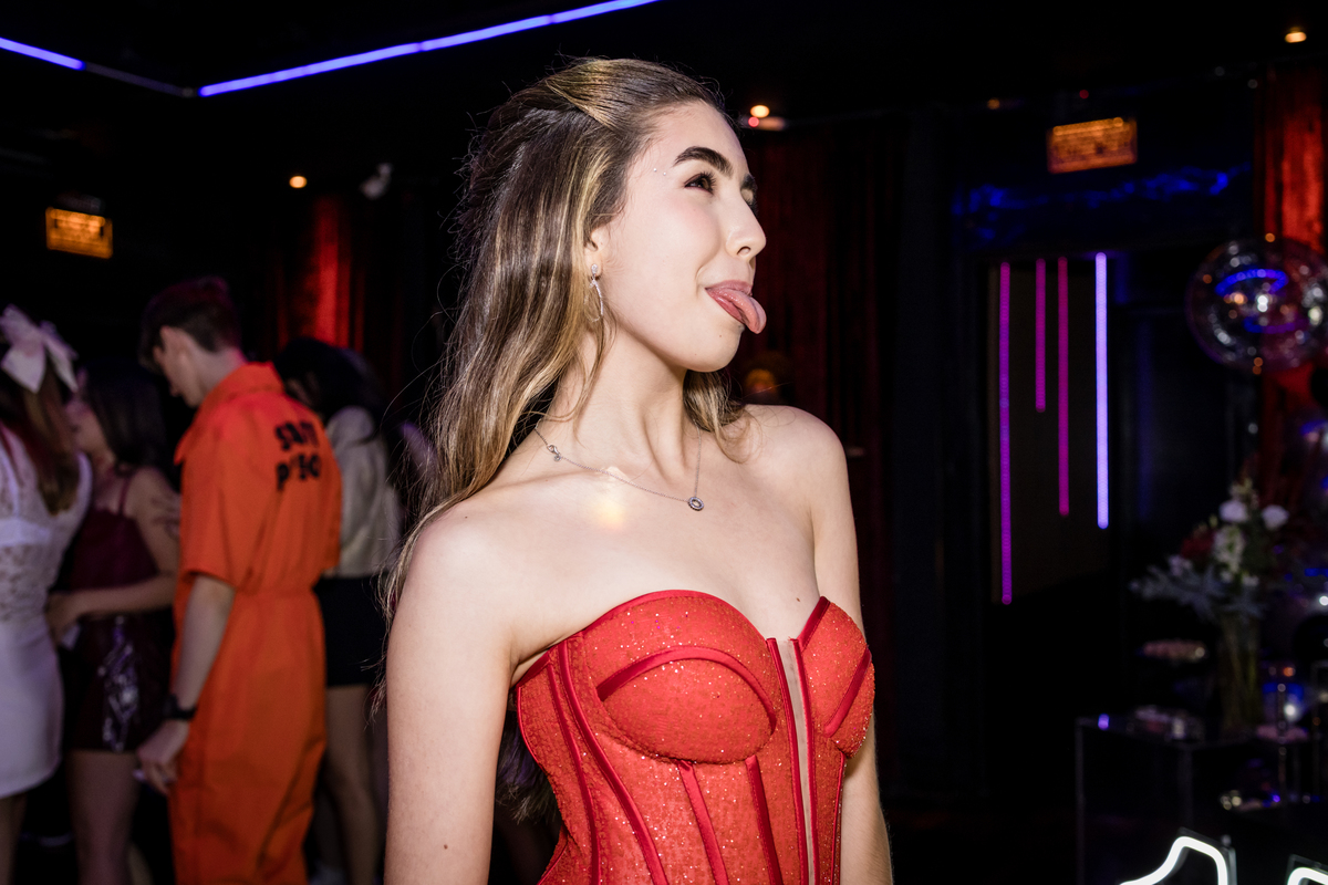 15anos, debutante, festade15anos, xvanos, decoracaode15anos, festaglam, decoracaomoderna, neonparty, festasofisticada, fotografiadeeventos, eventos15anos, decoracaodebutante, partydecor, cenário, brilho, requinte, estilo, decoração, vestido, balada