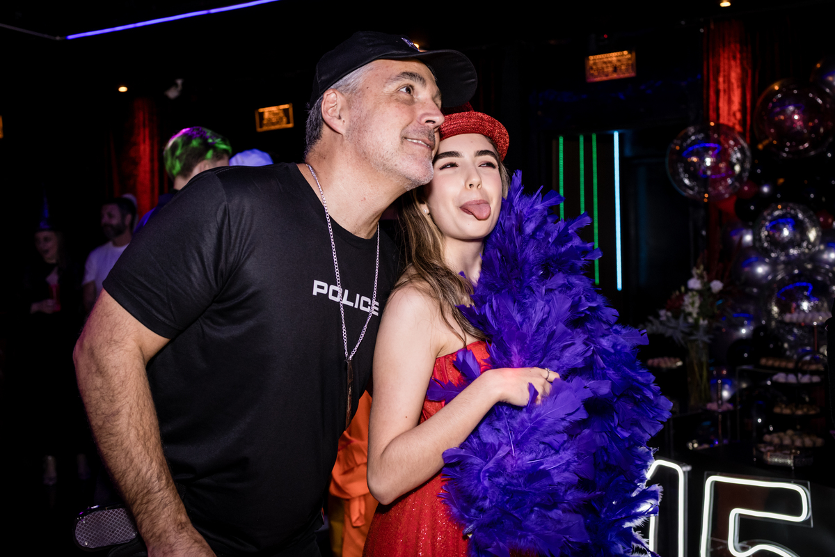 15anos, debutante, festade15anos, xvanos, decoracaode15anos, festaglam, decoracaomoderna, neonparty, festasofisticada, fotografiadeeventos, eventos15anos, decoracaodebutante, partydecor, cenário, brilho, requinte, estilo, decoração, vestido, balada