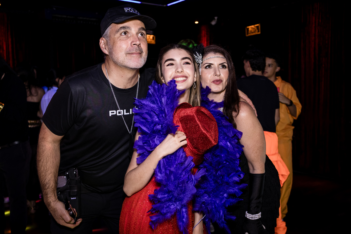 15anos, debutante, festade15anos, xvanos, decoracaode15anos, festaglam, decoracaomoderna, neonparty, festasofisticada, fotografiadeeventos, eventos15anos, decoracaodebutante, partydecor, cenário, brilho, requinte, estilo, decoração, vestido, balada