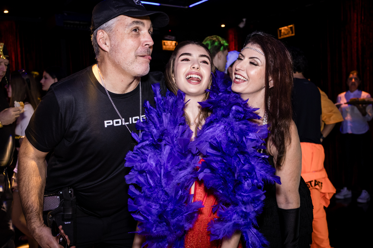 15anos, debutante, festade15anos, xvanos, decoracaode15anos, festaglam, decoracaomoderna, neonparty, festasofisticada, fotografiadeeventos, eventos15anos, decoracaodebutante, partydecor, cenário, brilho, requinte, estilo, decoração, vestido, balada