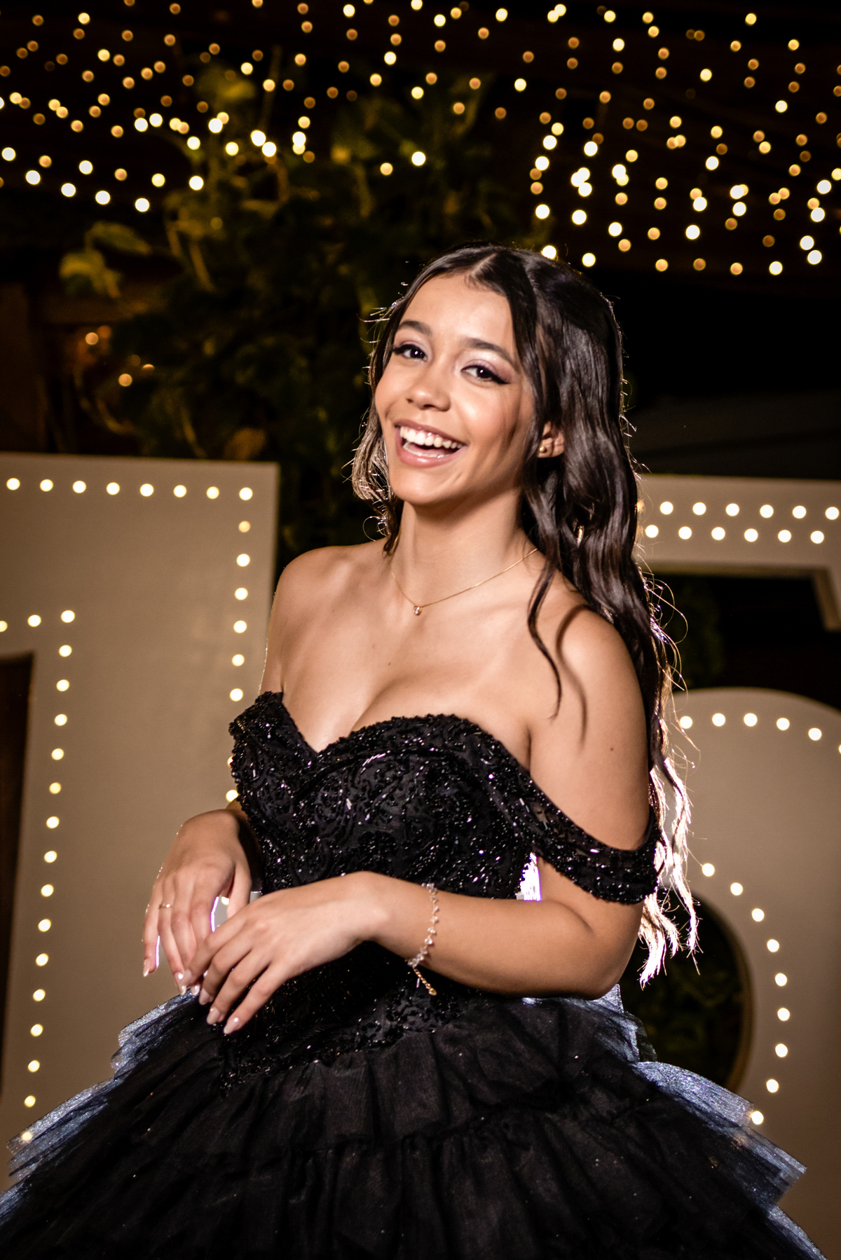 15anos, debutante, festade15anos, xvanos, decoracaode15anos, festaglam, decoracaomoderna, neonparty, festasofisticada, fotografiadeeventos, eventos15anos, decoracaodebutante, partydecor, cenário, brilho, requinte, estilo, decoração, vestido, balada, cenár