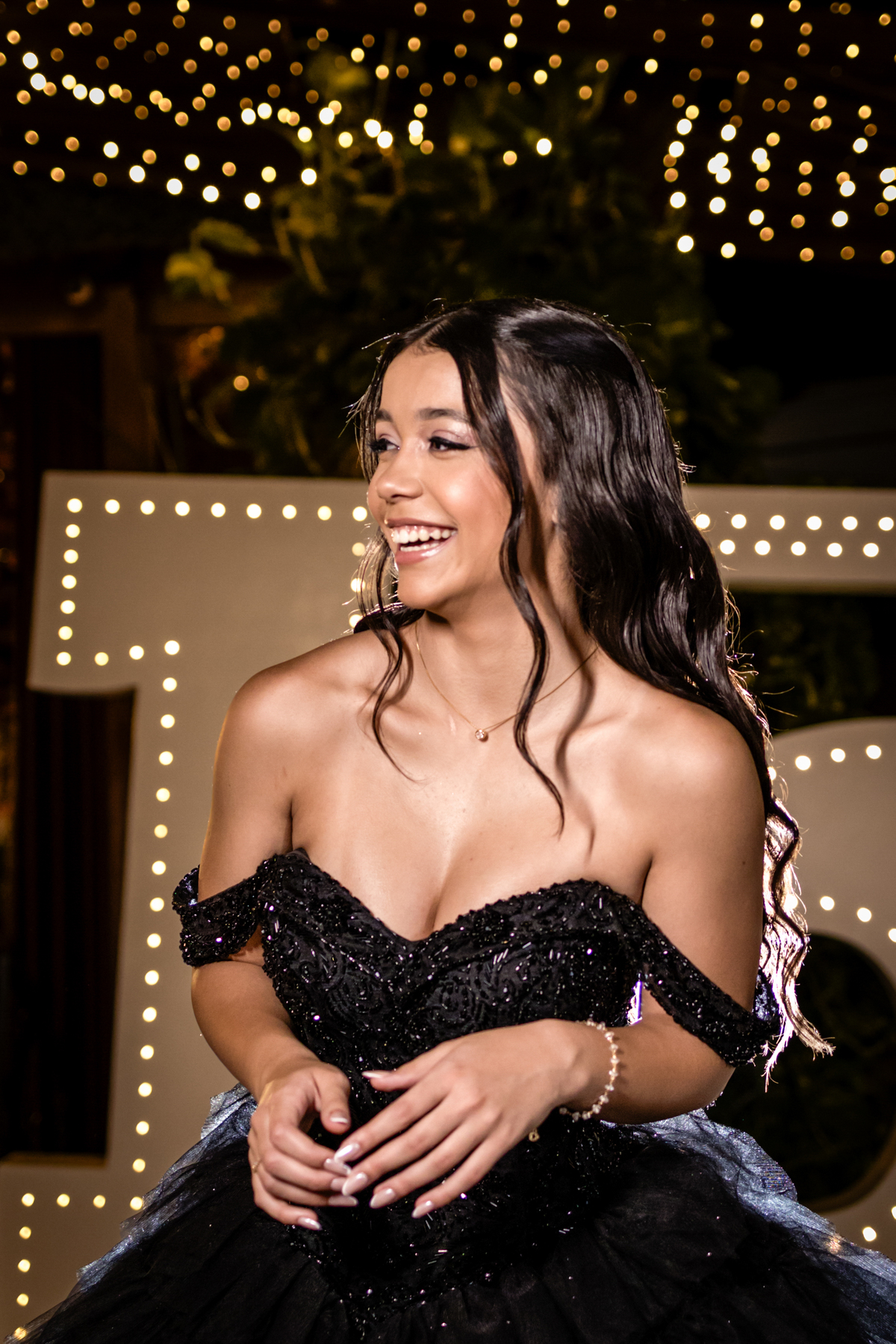 15anos, debutante, festade15anos, xvanos, decoracaode15anos, festaglam, decoracaomoderna, neonparty, festasofisticada, fotografiadeeventos, eventos15anos, decoracaodebutante, partydecor, cenário, brilho, requinte, estilo, decoração, vestido, balada, cenár