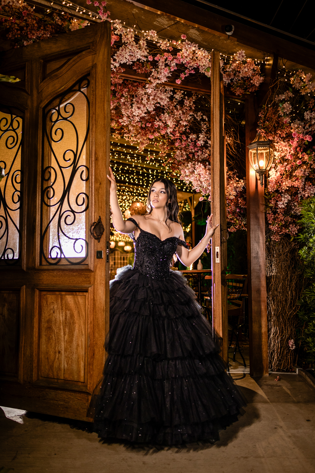 15anos, debutante, festade15anos, xvanos, decoracaode15anos, festaglam, decoracaomoderna, neonparty, festasofisticada, fotografiadeeventos, eventos15anos, decoracaodebutante, partydecor, cenário, brilho, requinte, estilo, decoração, vestido, balada, cenár