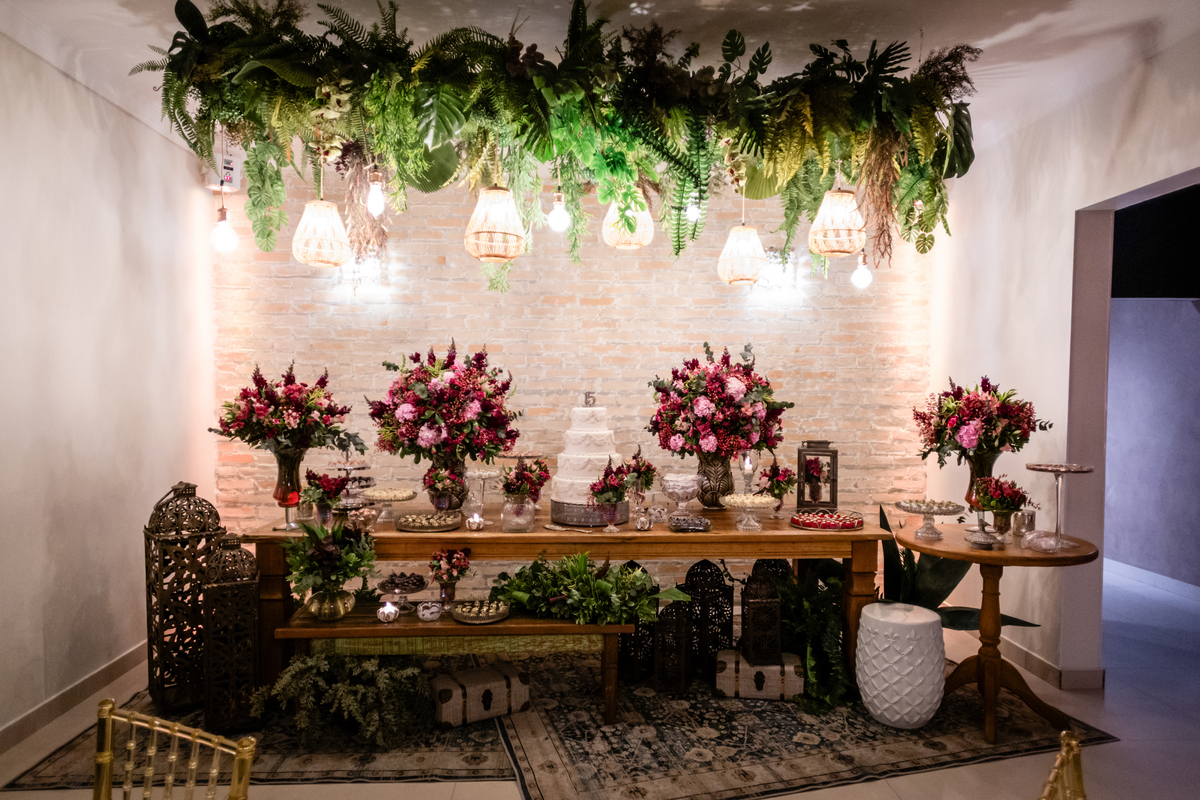 15anos, debutante, festade15anos, xvanos, decoracaode15anos, festaglam, decoracaomoderna, neonparty, festasofisticada, fotografiadeeventos, eventos15anos, decoracaodebutante, partydecor, cenário, brilho, requinte, estilo, decoração, vestido, balada, cenár