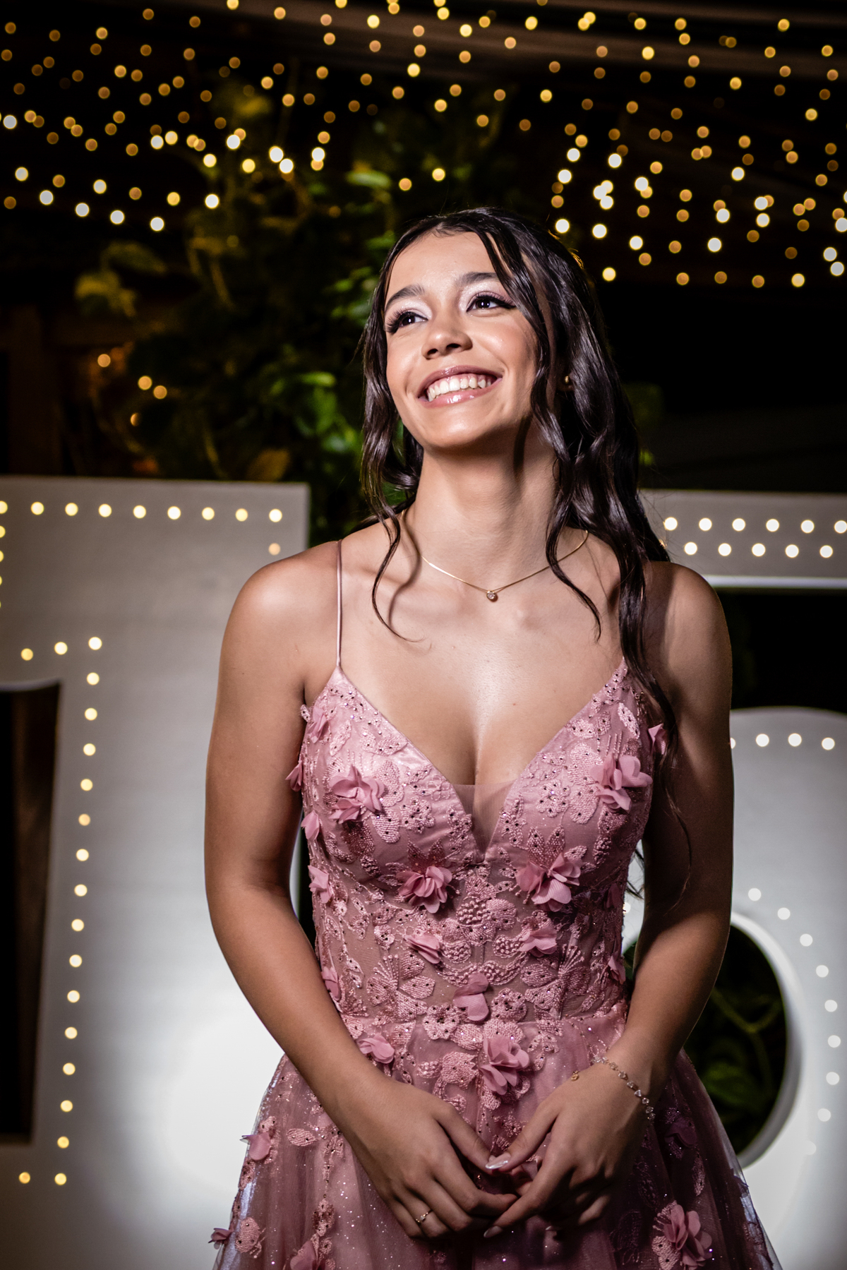 15anos, debutante, festade15anos, xvanos, decoracaode15anos, festaglam, decoracaomoderna, neonparty, festasofisticada, fotografiadeeventos, eventos15anos, decoracaodebutante, partydecor, cenário, brilho, requinte, estilo, decoração, vestido, balada, cenár