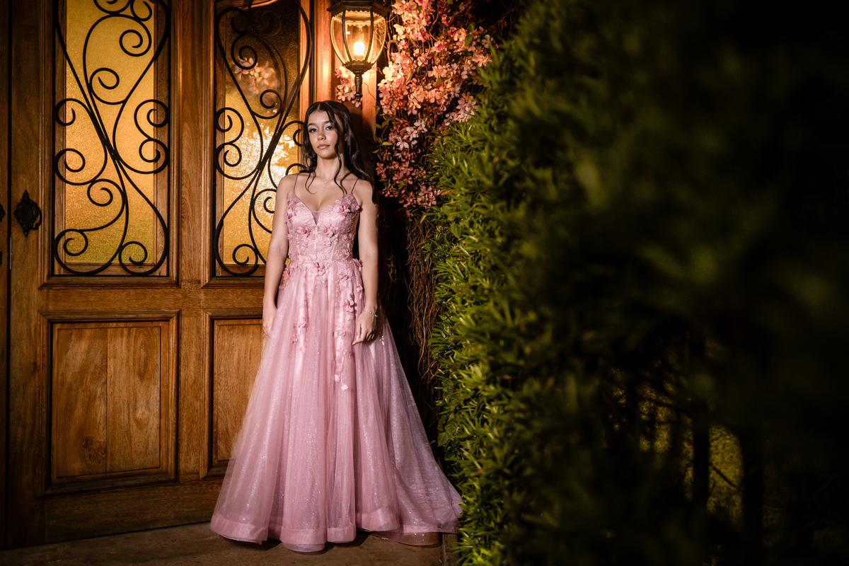 15anos, debutante, festade15anos, xvanos, decoracaode15anos, festaglam, decoracaomoderna, neonparty, festasofisticada, fotografiadeeventos, eventos15anos, decoracaodebutante, partydecor, cenário, brilho, requinte, estilo, decoração, vestido, balada, cenár