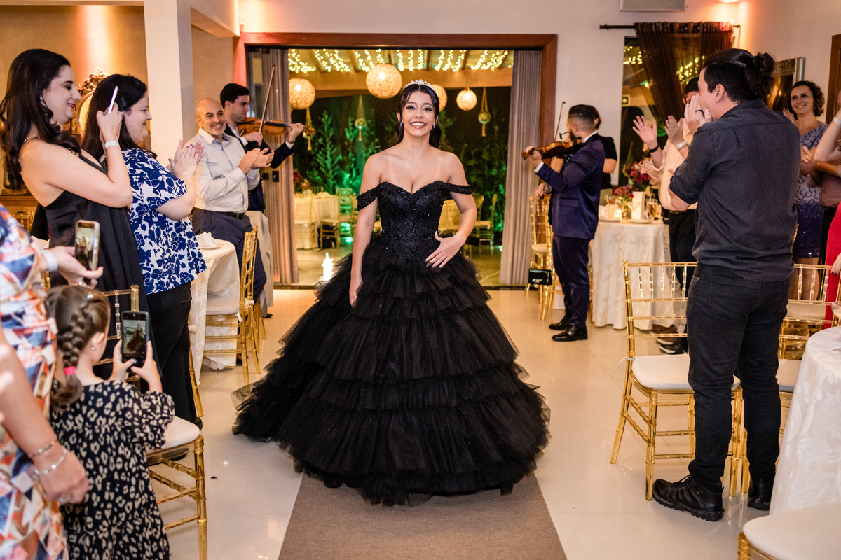 15anos, debutante, festade15anos, xvanos, decoracaode15anos, festaglam, decoracaomoderna, neonparty, festasofisticada, fotografiadeeventos, eventos15anos, decoracaodebutante, partydecor, cenário, brilho, requinte, estilo, decoração, vestido, balada, cenár