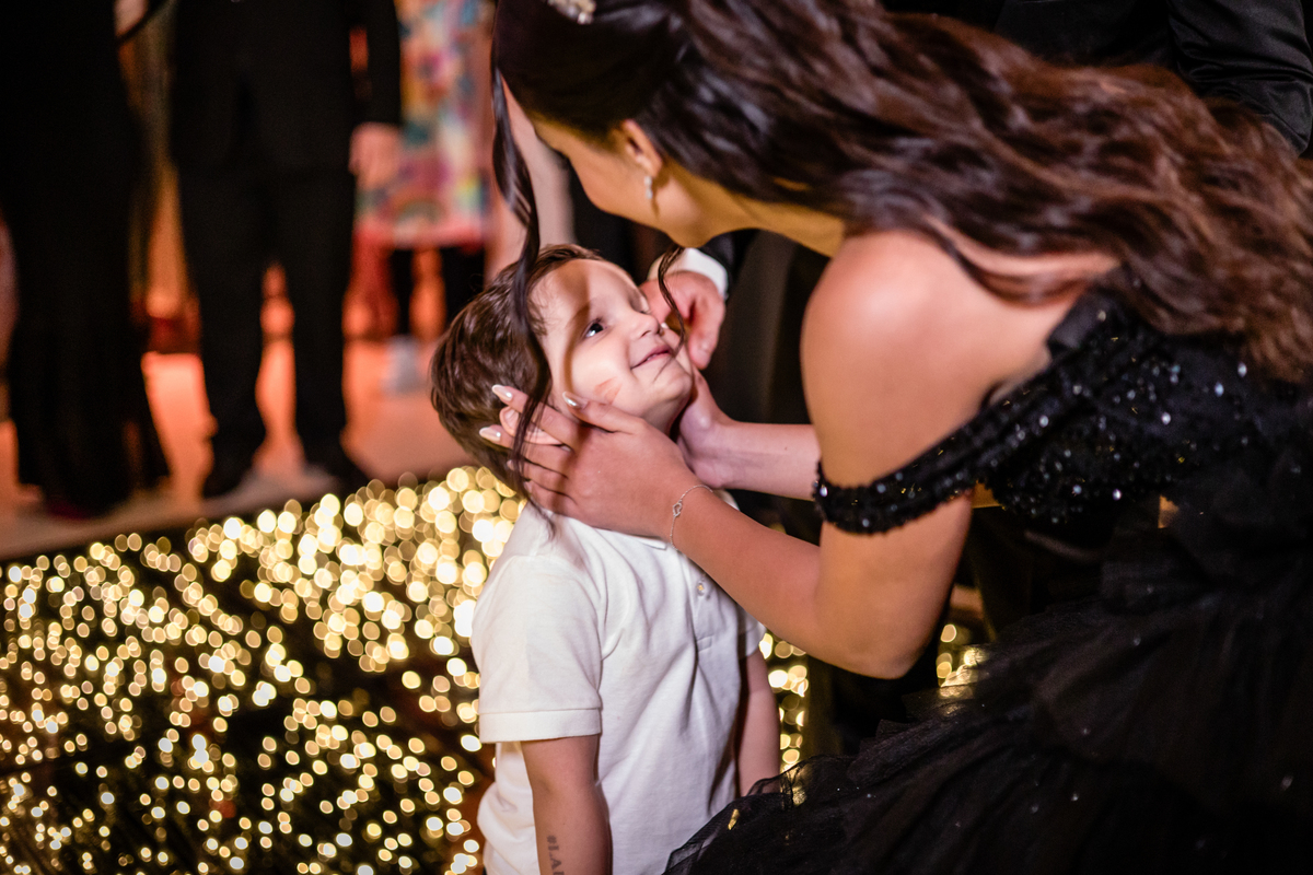 15anos, debutante, festade15anos, xvanos, decoracaode15anos, festaglam, decoracaomoderna, neonparty, festasofisticada, fotografiadeeventos, eventos15anos, decoracaodebutante, partydecor, cenário, brilho, requinte, estilo, decoração, vestido, balada, cenár