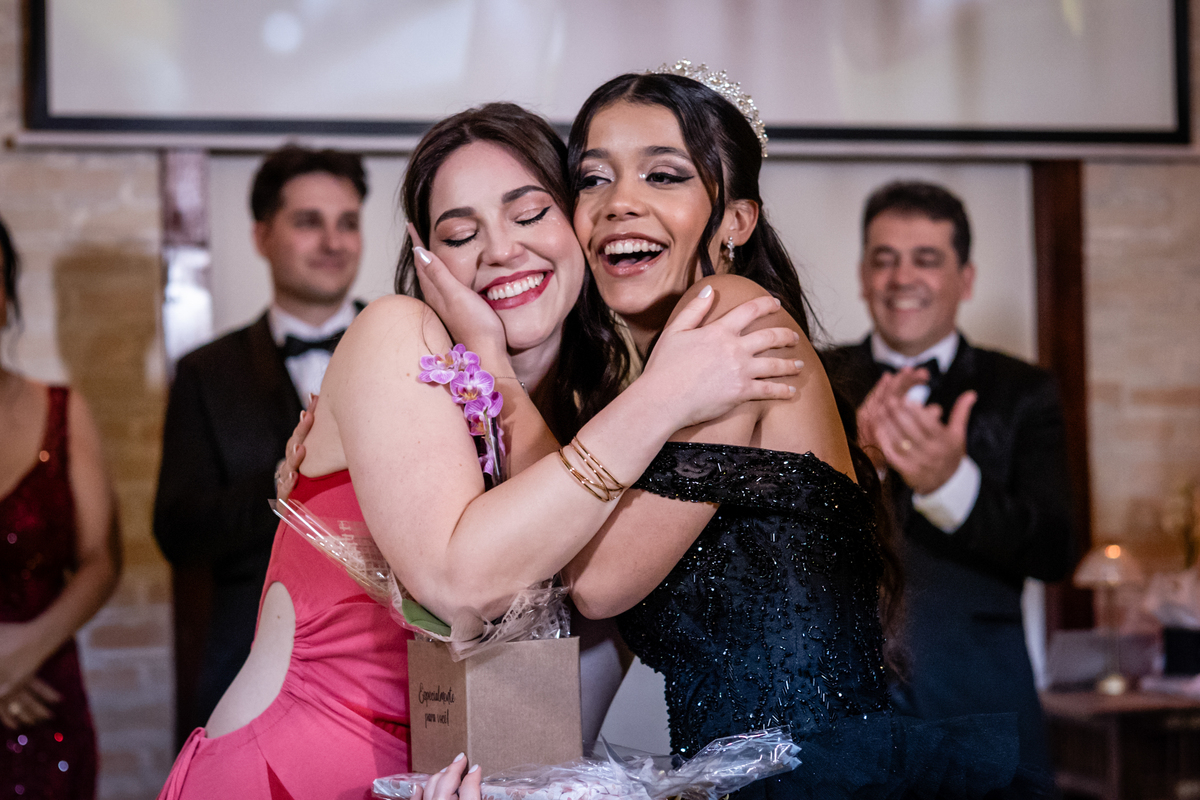 15anos, debutante, festade15anos, xvanos, decoracaode15anos, festaglam, decoracaomoderna, neonparty, festasofisticada, fotografiadeeventos, eventos15anos, decoracaodebutante, partydecor, cenário, brilho, requinte, estilo, decoração, vestido, balada, cenár