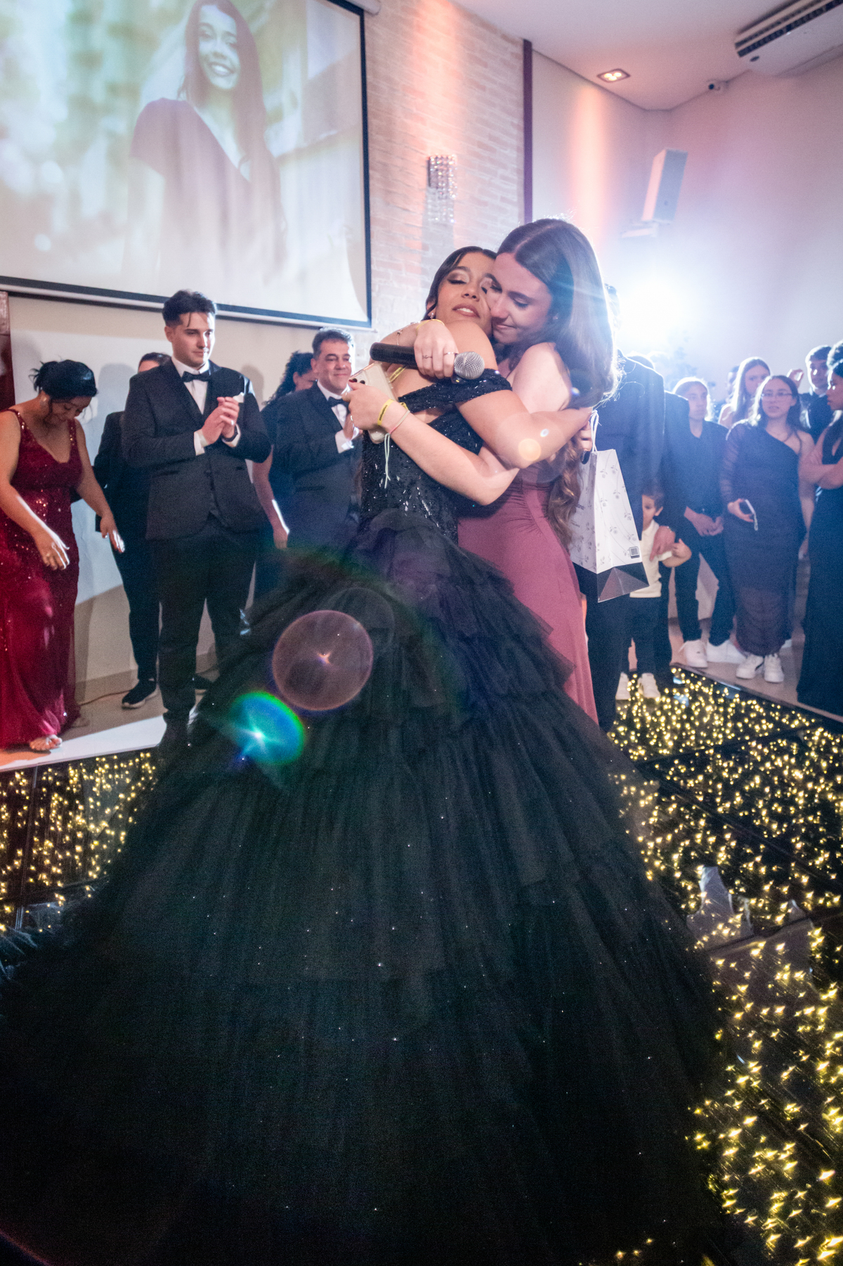 15anos, debutante, festade15anos, xvanos, decoracaode15anos, festaglam, decoracaomoderna, neonparty, festasofisticada, fotografiadeeventos, eventos15anos, decoracaodebutante, partydecor, cenário, brilho, requinte, estilo, decoração, vestido, balada, cenár