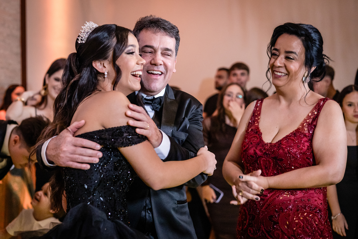 15anos, debutante, festade15anos, xvanos, decoracaode15anos, festaglam, decoracaomoderna, neonparty, festasofisticada, fotografiadeeventos, eventos15anos, decoracaodebutante, partydecor, cenário, brilho, requinte, estilo, decoração, vestido, balada, cenár