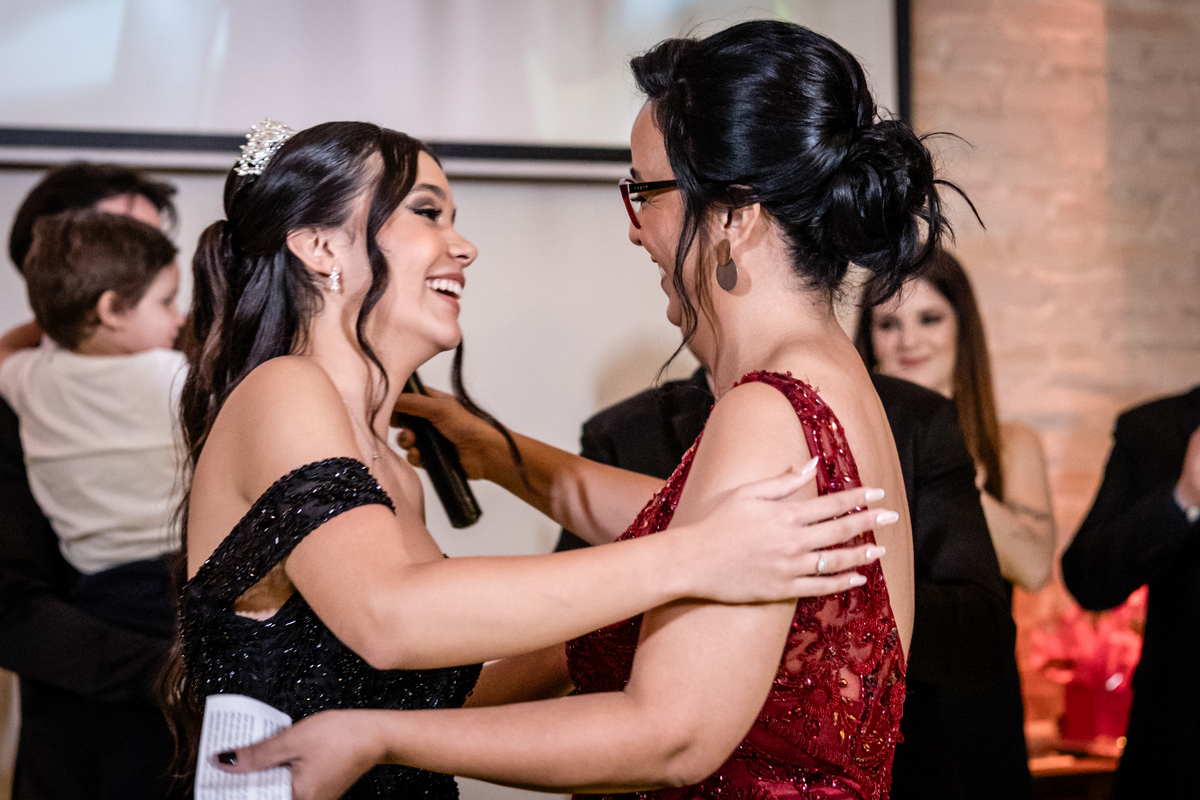 15anos, debutante, festade15anos, xvanos, decoracaode15anos, festaglam, decoracaomoderna, neonparty, festasofisticada, fotografiadeeventos, eventos15anos, decoracaodebutante, partydecor, cenário, brilho, requinte, estilo, decoração, vestido, balada, cenár