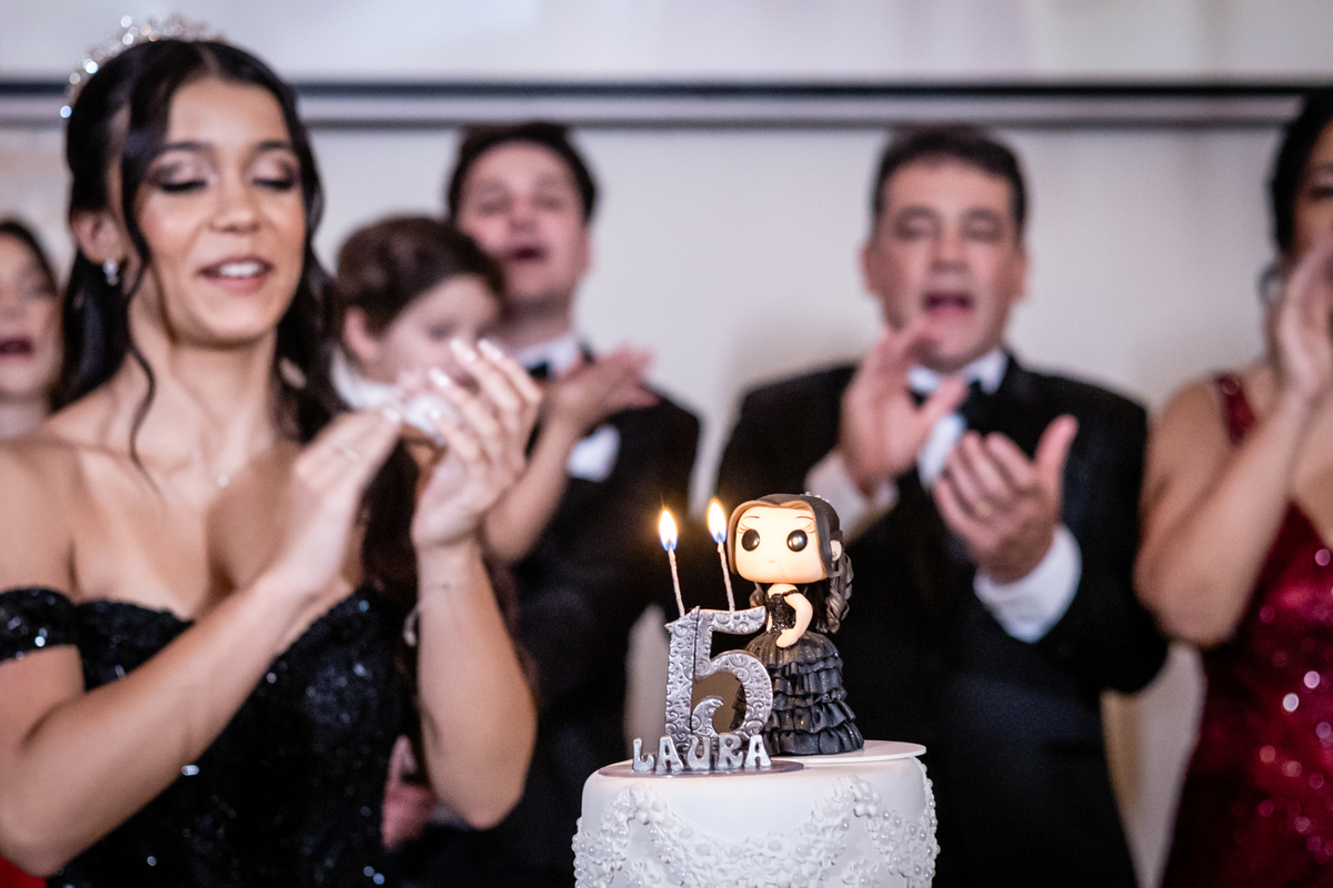 15anos, debutante, festade15anos, xvanos, decoracaode15anos, festaglam, decoracaomoderna, neonparty, festasofisticada, fotografiadeeventos, eventos15anos, decoracaodebutante, partydecor, cenário, brilho, requinte, estilo, decoração, vestido, balada, cenár