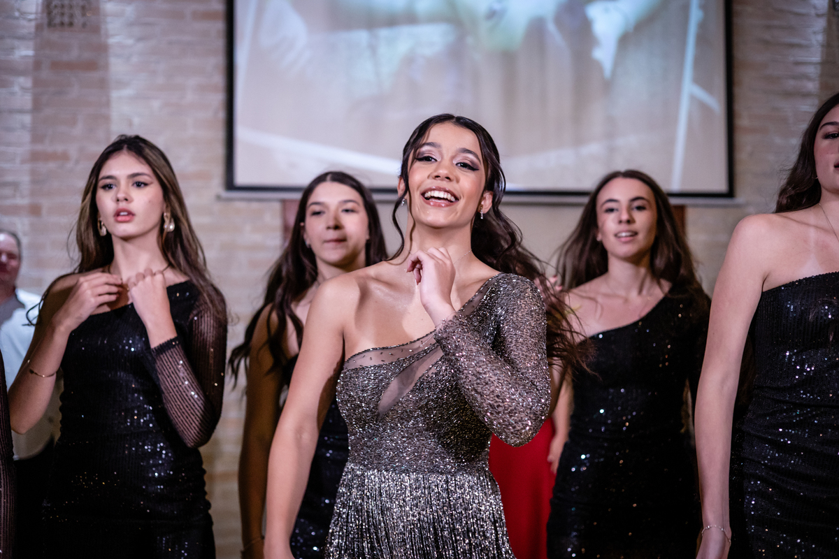 15anos, debutante, festade15anos, xvanos, decoracaode15anos, festaglam, decoracaomoderna, neonparty, festasofisticada, fotografiadeeventos, eventos15anos, decoracaodebutante, partydecor, cenário, brilho, requinte, estilo, decoração, vestido, balada, cenár