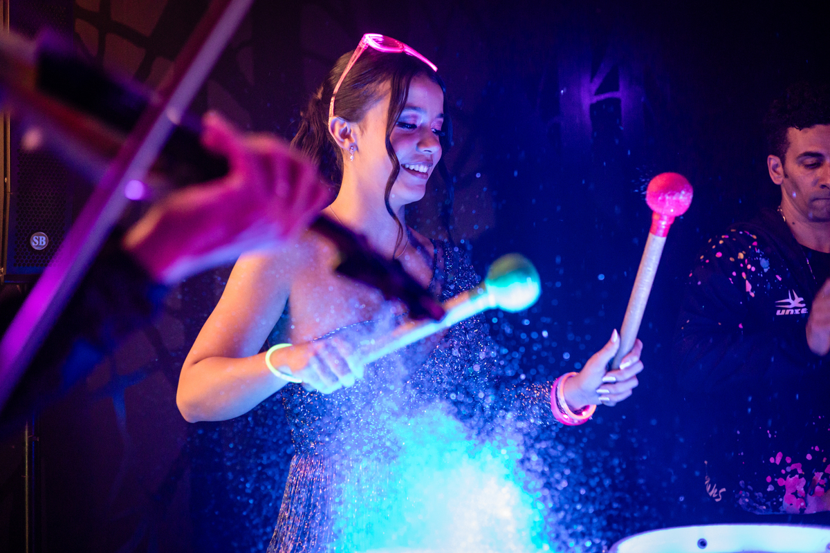 15anos, debutante, festade15anos, xvanos, decoracaode15anos, festaglam, decoracaomoderna, neonparty, festasofisticada, fotografiadeeventos, eventos15anos, decoracaodebutante, partydecor, cenário, brilho, requinte, estilo, decoração, vestido, balada, cenár