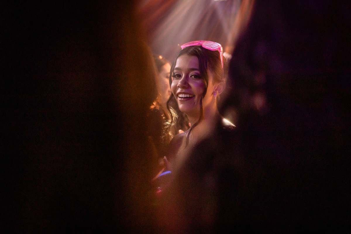 15anos, debutante, festade15anos, xvanos, decoracaode15anos, festaglam, decoracaomoderna, neonparty, festasofisticada, fotografiadeeventos, eventos15anos, decoracaodebutante, partydecor, cenário, brilho, requinte, estilo, decoração, vestido, balada, cenár