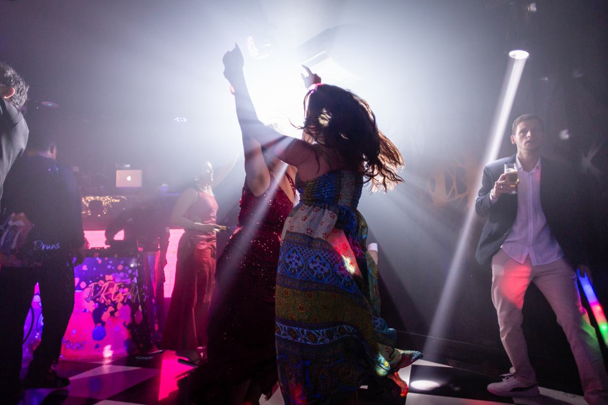 15anos, debutante, festade15anos, xvanos, decoracaode15anos, festaglam, decoracaomoderna, neonparty, festasofisticada, fotografiadeeventos, eventos15anos, decoracaodebutante, partydecor, cenário, brilho, requinte, estilo, decoração, vestido, balada, cenár