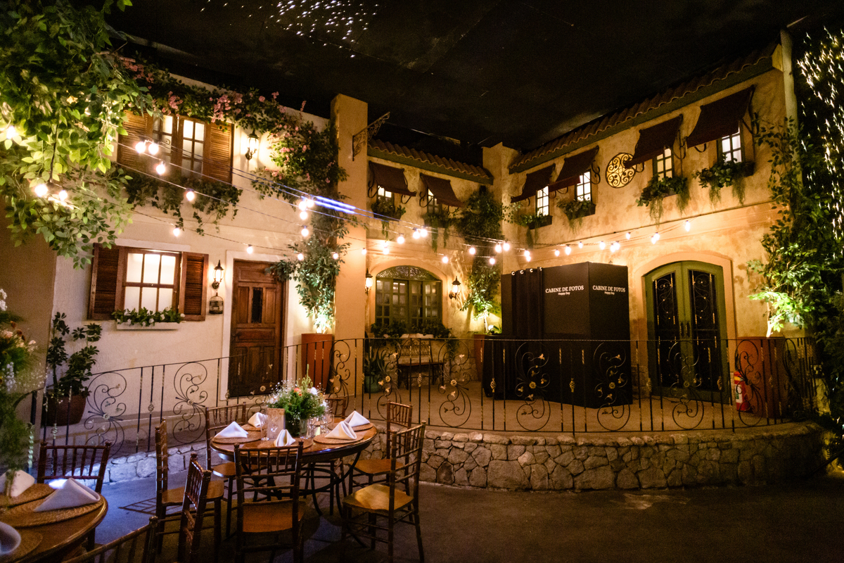 15anos, debutante, festade15anos, xvanos, decoracaode15anos, festaglam, decoracaomoderna, neonparty, festasofisticada, fotografiadeeventos, eventos15anos, decoracaodebutante, partydecor, cenário, brilho, requinte, estilo, decoração, vestido, balada, cenár