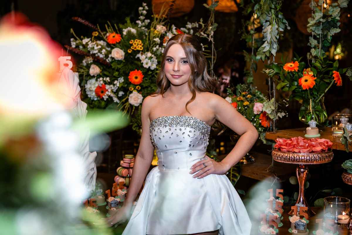 15anos, debutante, festade15anos, xvanos, decoracaode15anos, festaglam, decoracaomoderna, neonparty, festasofisticada, fotografiadeeventos, eventos15anos, decoracaodebutante, partydecor, cenário, brilho, requinte, estilo, decoração, vestido, balada, cenár