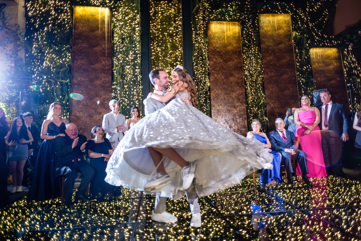 15anos, debutante, festade15anos, xvanos, decoracaode15anos, festaglam, decoracaomoderna, neonparty, festasofisticada, fotografiadeeventos, eventos15anos, decoracaodebutante, partydecor, cenário, brilho, requinte, estilo, decoração, vestido, balada, cenár