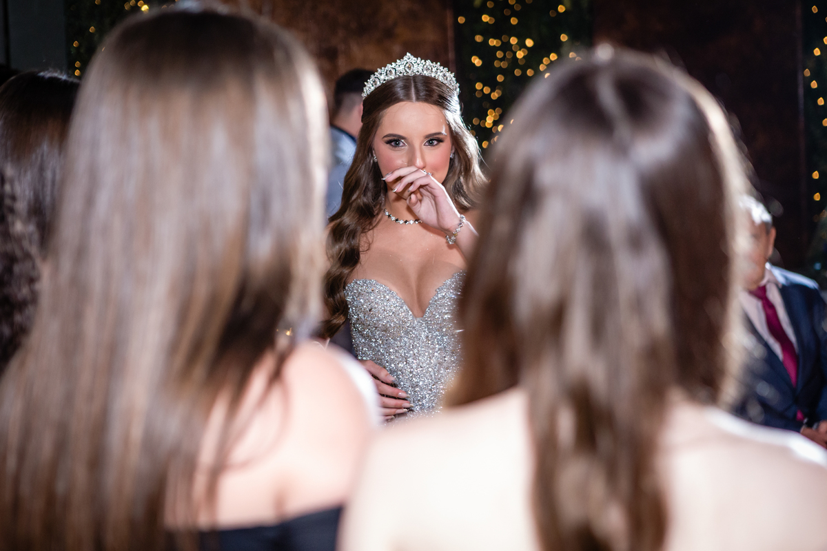 15anos, debutante, festade15anos, xvanos, decoracaode15anos, festaglam, decoracaomoderna, neonparty, festasofisticada, fotografiadeeventos, eventos15anos, decoracaodebutante, partydecor, cenário, brilho, requinte, estilo, decoração, vestido, balada, cenár