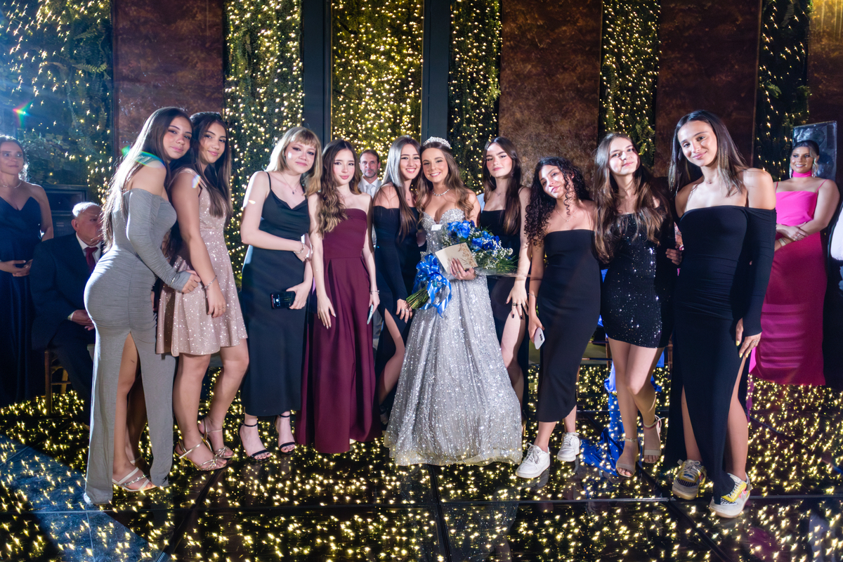 15anos, debutante, festade15anos, xvanos, decoracaode15anos, festaglam, decoracaomoderna, neonparty, festasofisticada, fotografiadeeventos, eventos15anos, decoracaodebutante, partydecor, cenário, brilho, requinte, estilo, decoração, vestido, balada, cenár