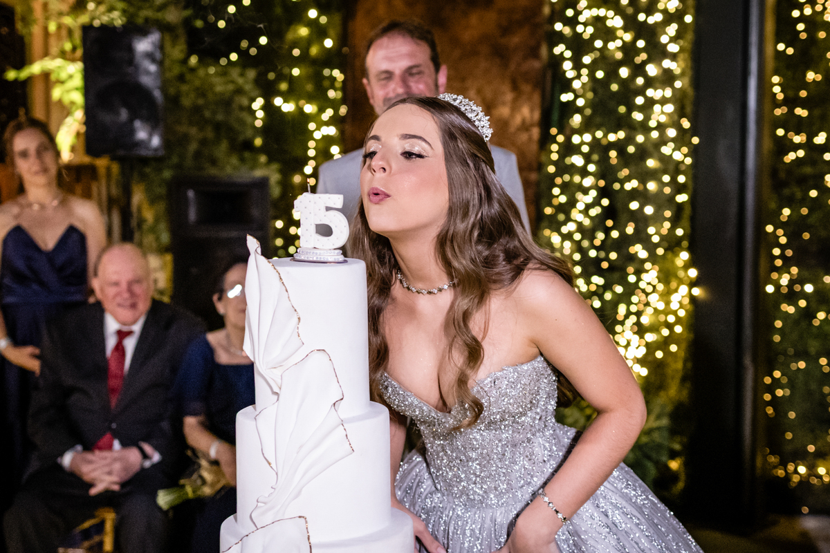 15anos, debutante, festade15anos, xvanos, decoracaode15anos, festaglam, decoracaomoderna, neonparty, festasofisticada, fotografiadeeventos, eventos15anos, decoracaodebutante, partydecor, cenário, brilho, requinte, estilo, decoração, vestido, balada, cenár