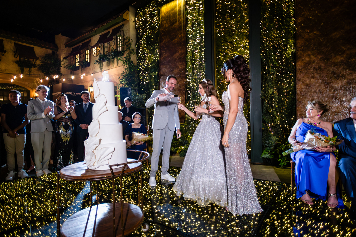 15anos, debutante, festade15anos, xvanos, decoracaode15anos, festaglam, decoracaomoderna, neonparty, festasofisticada, fotografiadeeventos, eventos15anos, decoracaodebutante, partydecor, cenário, brilho, requinte, estilo, decoração, vestido, balada, cenár