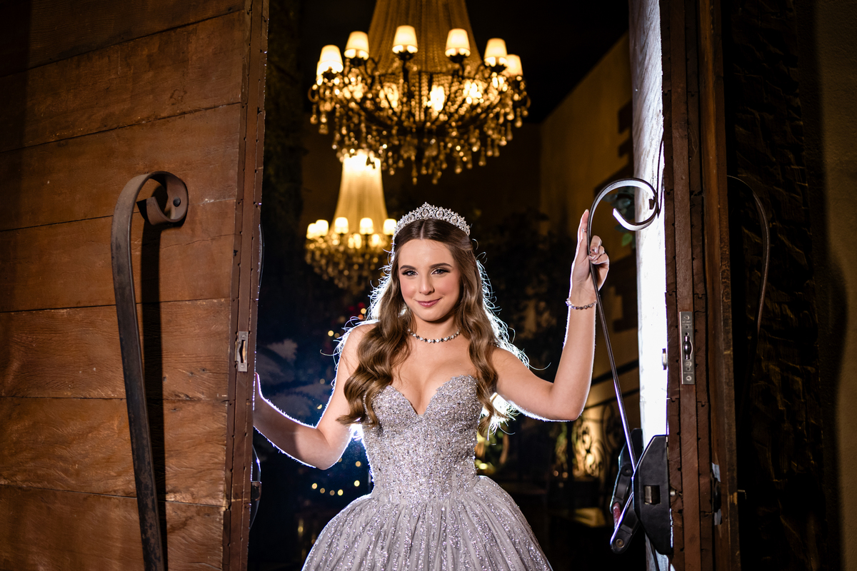 15anos, debutante, festade15anos, xvanos, decoracaode15anos, festaglam, decoracaomoderna, neonparty, festasofisticada, fotografiadeeventos, eventos15anos, decoracaodebutante, partydecor, cenário, brilho, requinte, estilo, decoração, vestido, balada, cenár