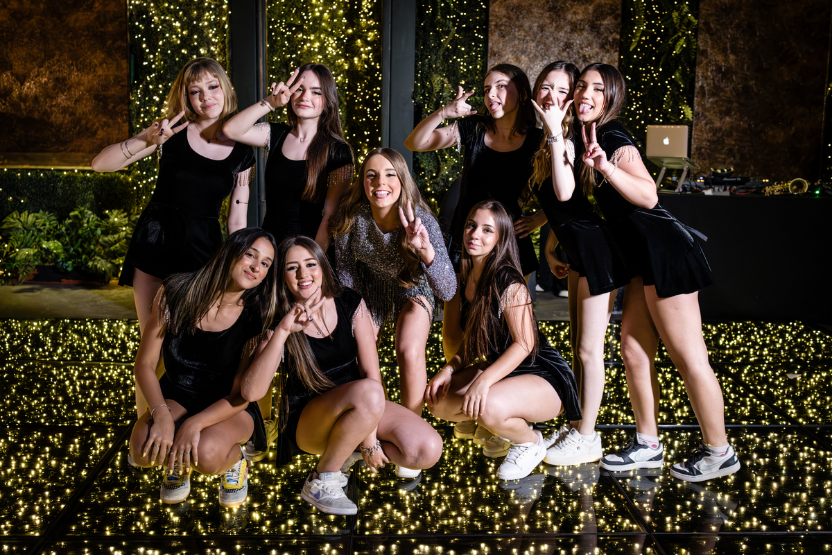 15anos, debutante, festade15anos, xvanos, decoracaode15anos, festaglam, decoracaomoderna, neonparty, festasofisticada, fotografiadeeventos, eventos15anos, decoracaodebutante, partydecor, cenário, brilho, requinte, estilo, decoração, vestido, balada, cenár