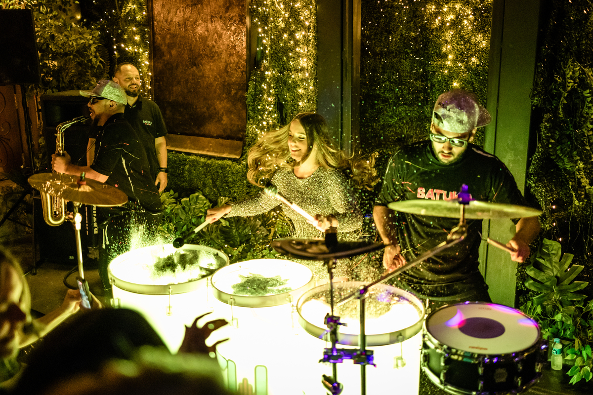 15anos, debutante, festade15anos, xvanos, decoracaode15anos, festaglam, decoracaomoderna, neonparty, festasofisticada, fotografiadeeventos, eventos15anos, decoracaodebutante, partydecor, cenário, brilho, requinte, estilo, decoração, vestido, balada, cenár