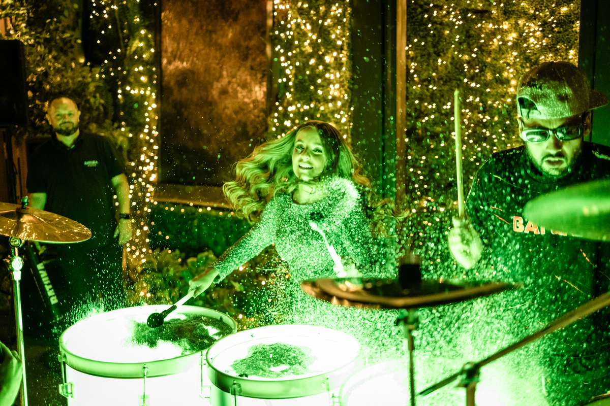 15anos, debutante, festade15anos, xvanos, decoracaode15anos, festaglam, decoracaomoderna, neonparty, festasofisticada, fotografiadeeventos, eventos15anos, decoracaodebutante, partydecor, cenário, brilho, requinte, estilo, decoração, vestido, balada, cenár