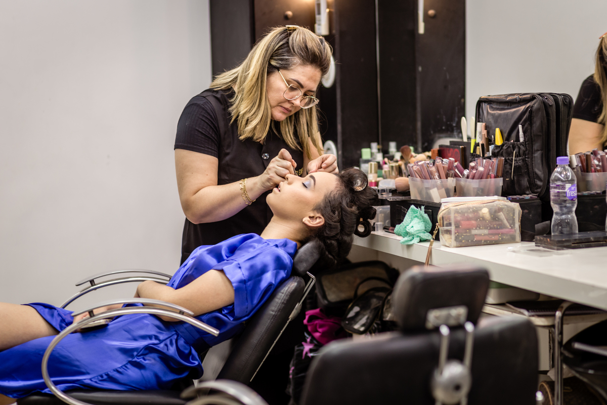 15anos, debutante, festade15anos, xvanos, decoracaode15anos, festatematica, decoracaofesta, alicenopaisdasmaravilhas, chepeleiromaluco, personagensfesta, festasofisticada, fotografiadeeventos, eventos15anos, decoracaodebutante, partydecor, cenário, brilho