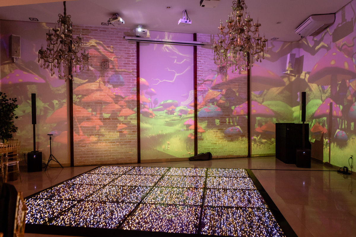 15anos, debutante, festade15anos, xvanos, decoracaode15anos, festatematica, decoracaofesta, alicenopaisdasmaravilhas, chepeleiromaluco, personagensfesta, festasofisticada, fotografiadeeventos, eventos15anos, decoracaodebutante, partydecor, cenário, brilho