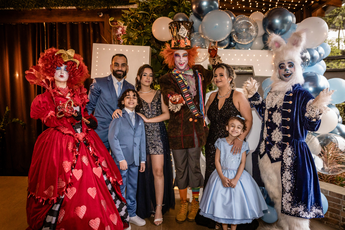 15anos, debutante, festade15anos, xvanos, decoracaode15anos, festatematica, decoracaofesta, alicenopaisdasmaravilhas, chepeleiromaluco, personagensfesta, festasofisticada, fotografiadeeventos, eventos15anos, decoracaodebutante, partydecor, cenário, brilho