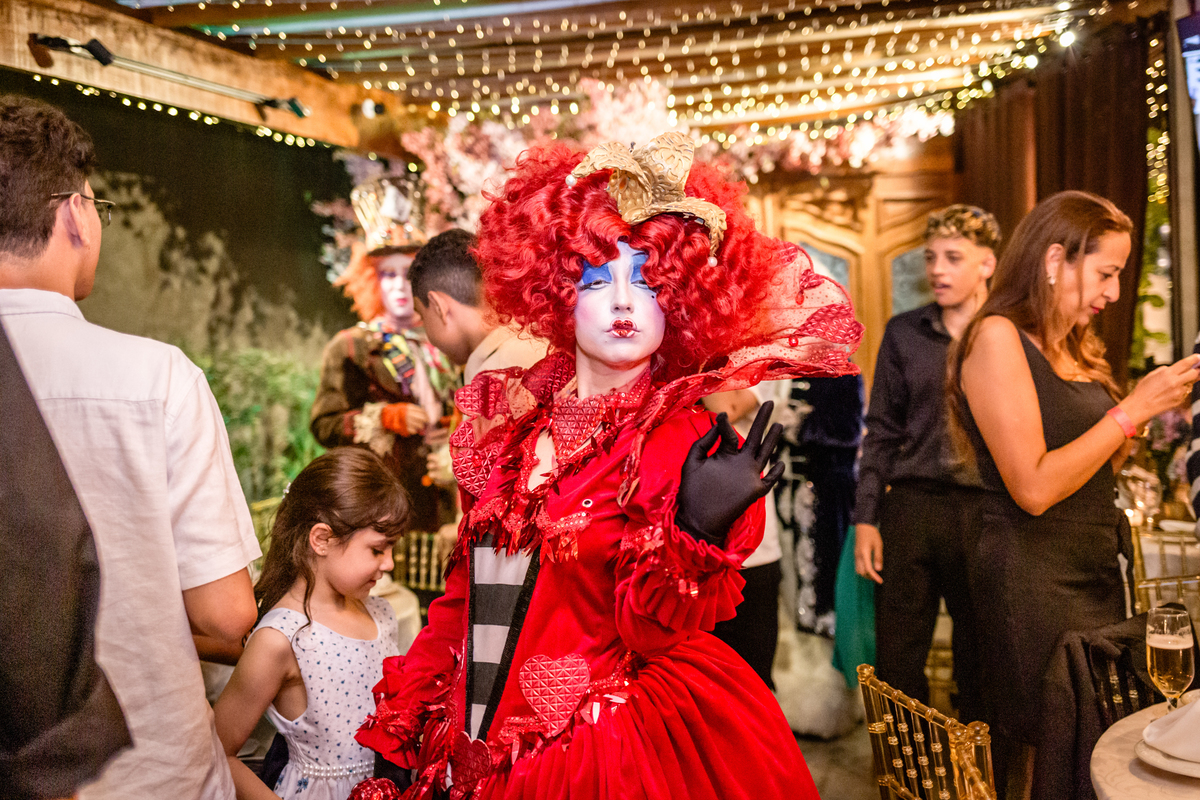 15anos, debutante, festade15anos, xvanos, decoracaode15anos, festatematica, decoracaofesta, alicenopaisdasmaravilhas, chepeleiromaluco, personagensfesta, festasofisticada, fotografiadeeventos, eventos15anos, decoracaodebutante, partydecor, cenário, brilho